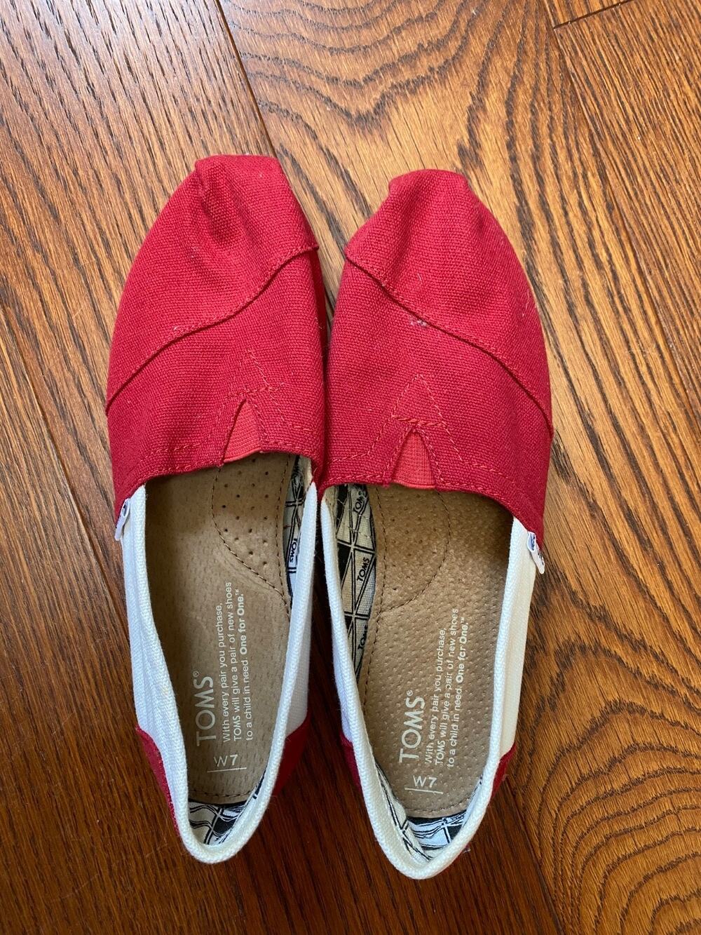 TOMS Women’s Classic Canvas Slip On Shoes Red White Size 7 W Pre-Owned